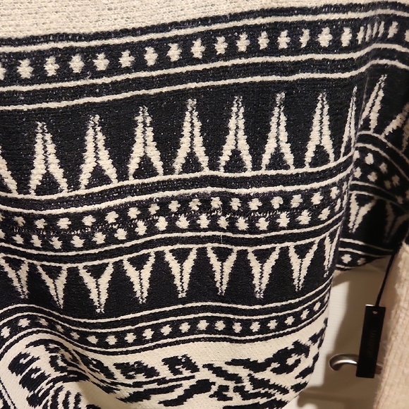 Elegant Beige and Black Patterned Cardigan - Picture 7 of 8